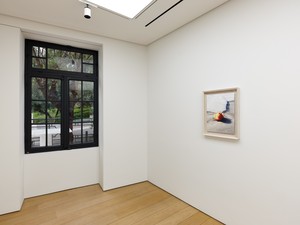 Installation view with Roe Ethridge, Double Apple on the Beach_v2 (2020). Artwork © Roe Ethridge. Photo: Stathis Mamalakis