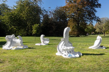Installation view, Frieze Sculpture, Regent’s Park, London, July 4–October 7, 2018. Artwork © Rachel Feinstein. Photo: Lucy Dawkins