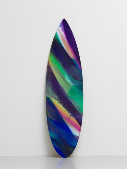 Limited-edition surfboard by Katharina Grosse, produced in collaboration with Parley for the Oceans. Artwork © Katharina Grosse and VG Bild-Kunst Bonn, 2019. Photo: Jens Ziehe