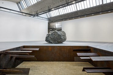 Installation view, Michael Heizer, Gagosian, Le Bourget, France, October 16, 2018–July 6, 2019. Artwork © Michael Heizer. Photo: Thomas Lannes