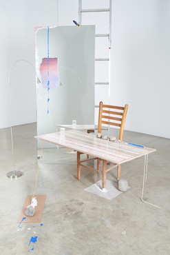 Sarah Sze, Mirror with Landscape Leaning (Fragment Series), 2015, Yale University Art Gallery, New Haven, Connecticut © Sarah Sze