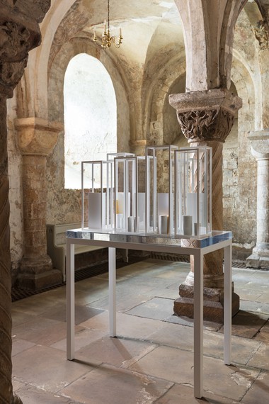 Edmund de Waal,&nbsp;sukkah, 2019, installation view, Canterbury Cathedral, Kent, England © Edmund de Waal. Photo: Alzbeta Jaresova