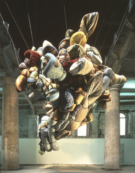 Nancy Rubins, Mattresses and Cakes, 1993, installation view, 45th Biennale di Venezia © Nancy Rubins