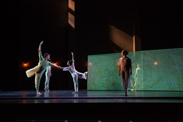 Premiere of Four Quartets at the Richard B. Fisher Center for the Performing Arts, Bard College, Annandale-on-Hudson, New York, July 6–8, 2018. Artwork © 2022 Brice Marden/Artists Rights Society (ARS), New York. Photo: Maria Baranova