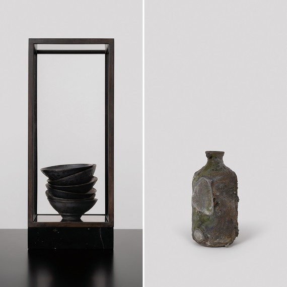 Left: Edmund de Waal, sestina, 2022 © Edmund de Waal. Photo: Alzbeta Jaresova. Right: Theaster Gates, Untitled (Bottle), 2022 © Theaster Gates. Photo: Annik Wetter