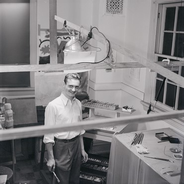Roy Lichtenstein in his studio, Columbus, Ohio, 1949. Photo: courtesy Roy Lichtenstein Foundation Archives