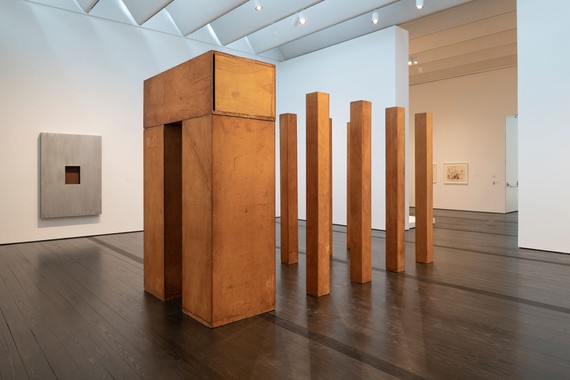 Installation view, Walter De Maria: Boxes for Meaningless Work, Menil Collection, Houston, October 29, 2022–April 23, 2023. Artwork © The Estate of Walter De Maria. Photo: Paul Hester