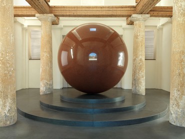 Walter De Maria, Large Red Sphere, 2002 © Estate of Walter De Maria. Photo: Haydar Koyupinar