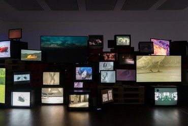 Douglas Gordon, Pretty much every film and video work from about 1992 until now... (1999–), installation view, Gagosian, Grosvenor Hill, London © Studio lost but found/VG Bild-Kunst, Bonn, Germany, 2024. Photo: Lucy Dawkins