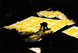 Simon Hantaï cutting out Tabulas works, Meun, France, 1995. Black silhouette on yellow.