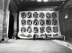 <p>Installation view, <em>Simon Hantaï</em>, CAPC Musée d’Art Contemporain de Bordeaux, May 15–August 29, 1981</p>
