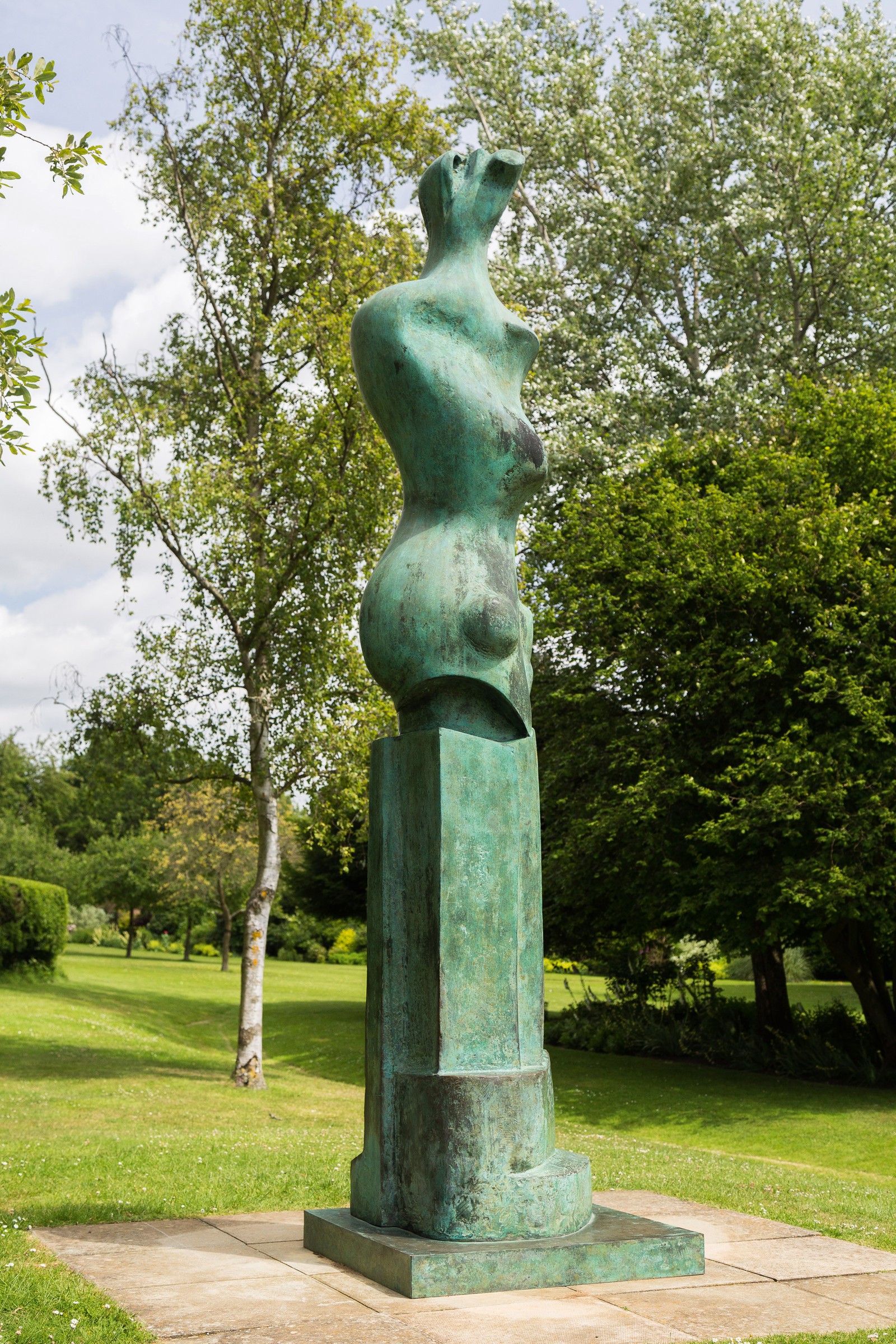 https://gagosian.com/media/images/quarterly/evolving-legacy-henry-moore/k1Xze0ia0Jve_2400x2400.jpg