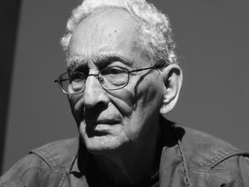 Black and white portrait of the late artist Frank Stella