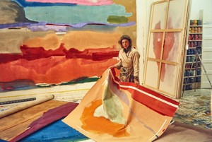 Helen Frankenthaler with April Mood (1974) in her studio on East 83rd Street, New York, 1974. Artwork © 2026 Helen Frankenthaler Foundation, Inc./ProLitteris, Zurich. Photo: Alexander Liberman © J. Paul Getty Trust