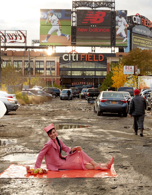Roe Ethridge, Oslo Grace at Willets Point, 2019, dye sublimation print on aluminum, 51 × 40 inches (129.5 × 101.6 cm)