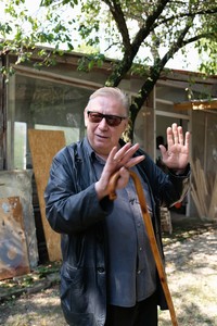 <p>Rudolf Polanszky in front of his country studio outside Vienna, 2019</p>