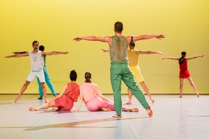 In C (2021), choreographed by Sasha Waltz, with music by Terry Riley; performed by Sasha Waltz & Guests. Photo: © Yanina Isla