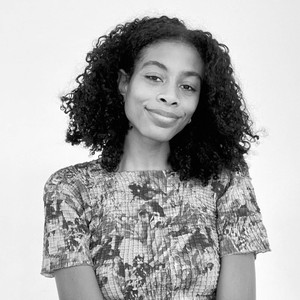 Black and white portrait of Zoë Hopkins