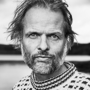 Black and white portrait of Erling Kagge