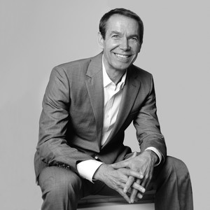 Black-and-white portrait of Jeff Koons
