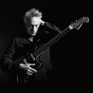 Black-and-white portrait of Marc Ribot
