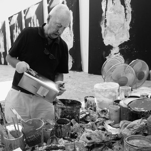 Black-and-white portrait of Georg Baselitz