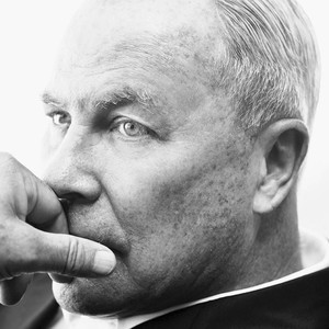 Black and white portrait of Robert Wilson