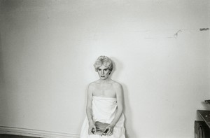 <p>Ari Marcopoulos,<em>&nbsp;Andy Warhol</em>, 1981, gelatin silver print. Frances Lehman Loeb Art Center, Vassar College, Poughkeepsie, New York © Ari Marcopoulos</p>